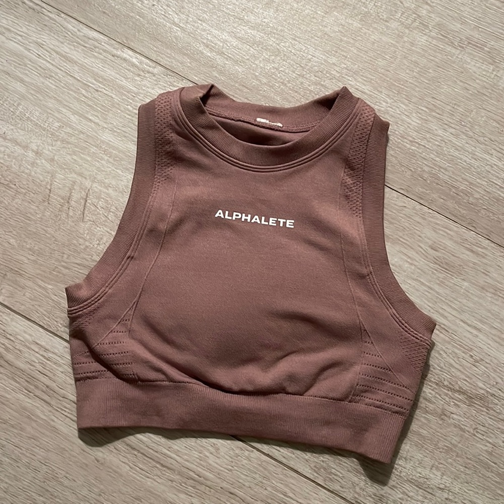 Alphalete Ozone cropped bra - Picture 2 of 3